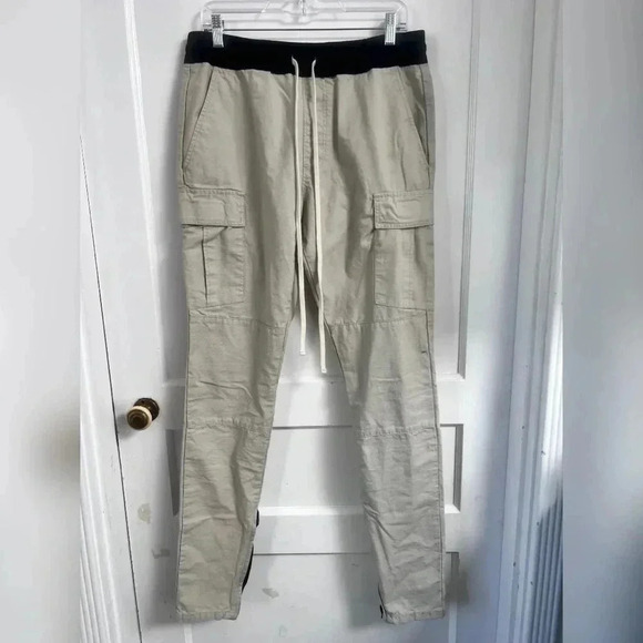 Fear of God Essentials Drawstring Cargo Pants
Silver Grey Size M - Picture 1 of 3